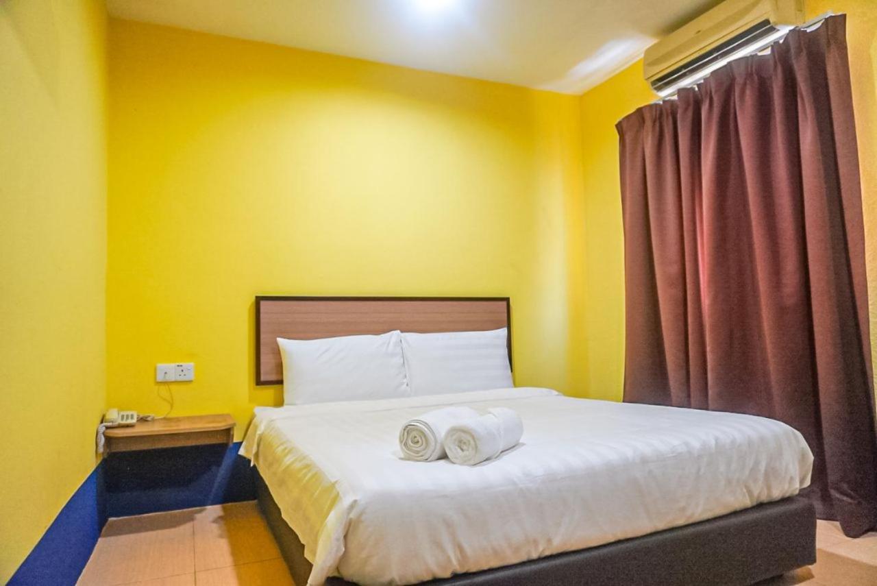 Hotel Zamburger Airport Kota Bharu Bagian luar foto