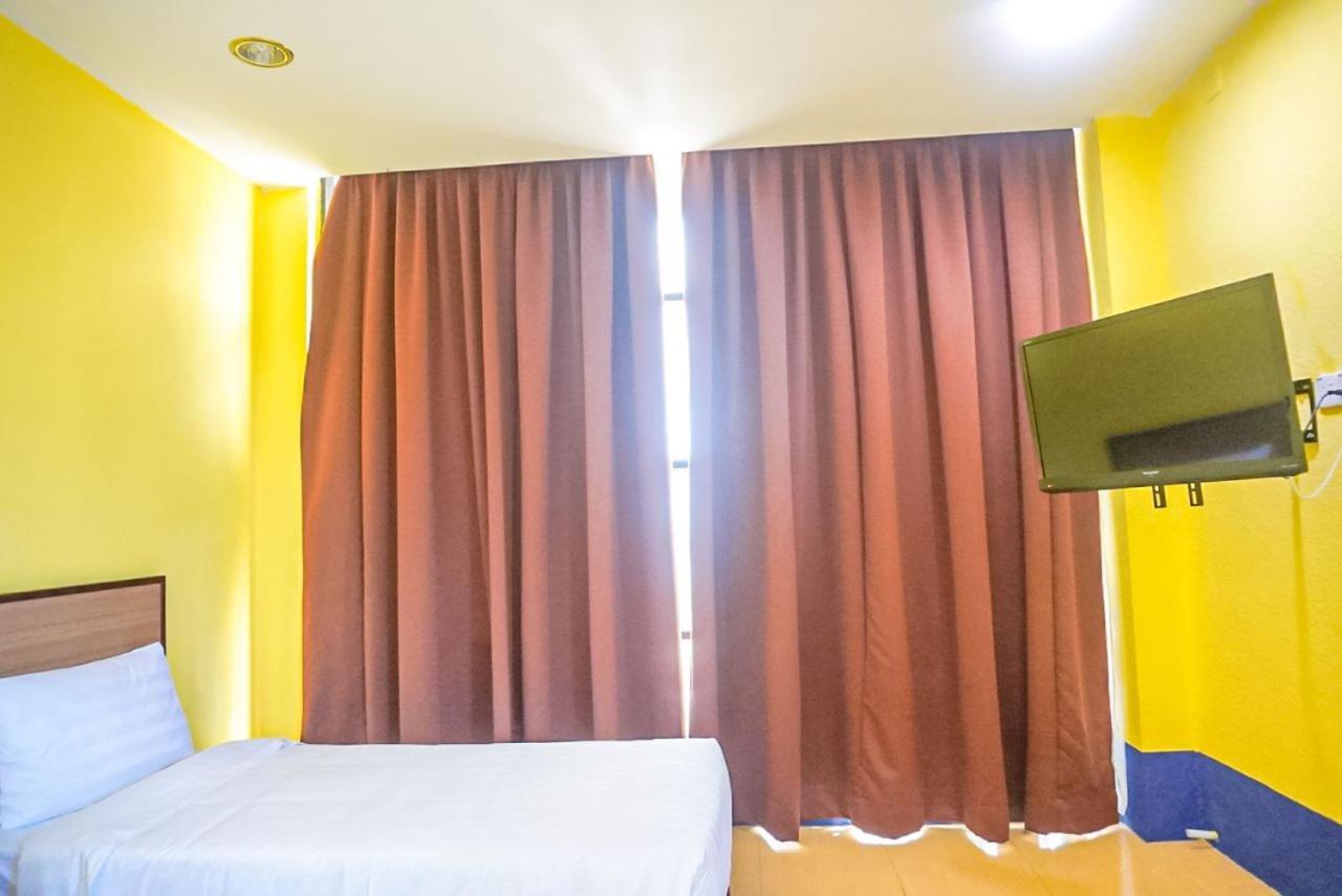 Hotel Zamburger Airport Kota Bharu Bagian luar foto
