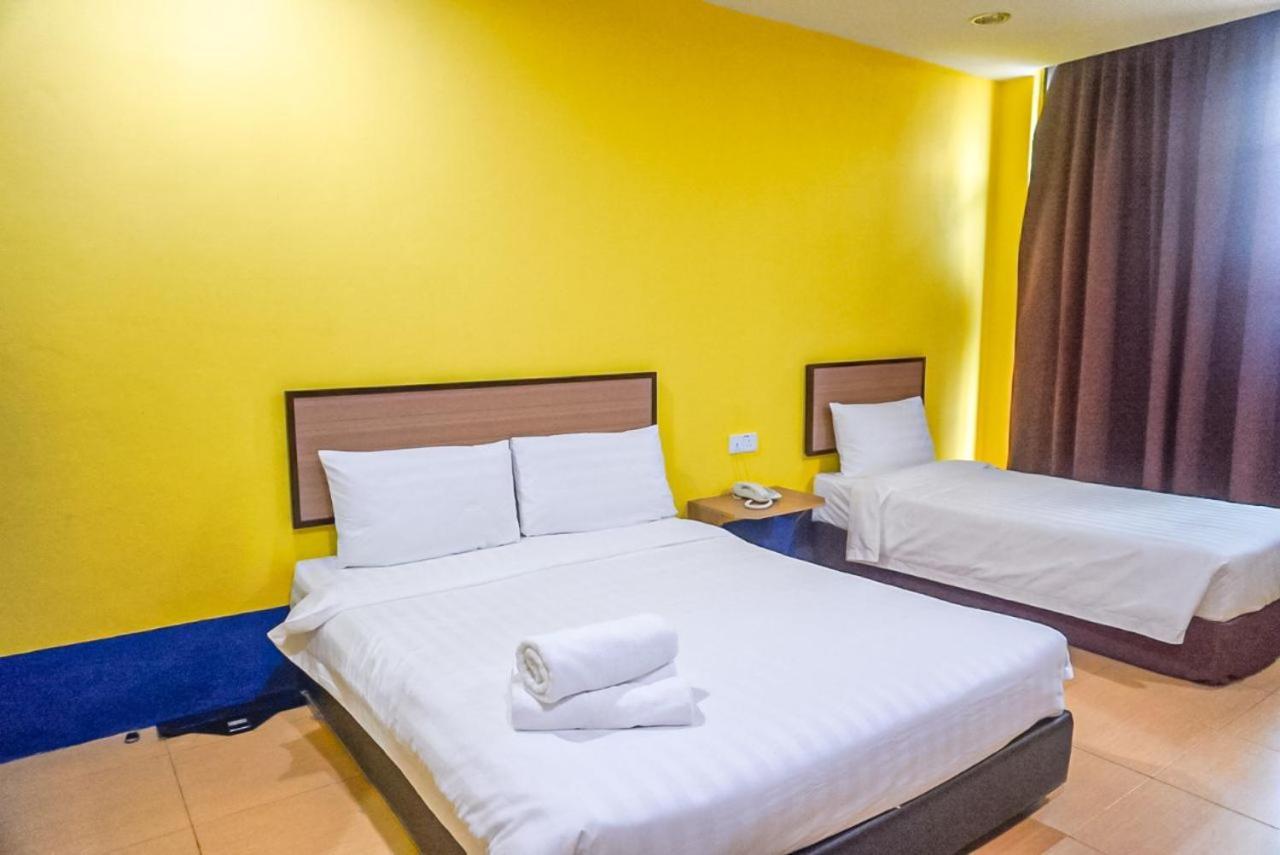 Hotel Zamburger Airport Kota Bharu Bagian luar foto