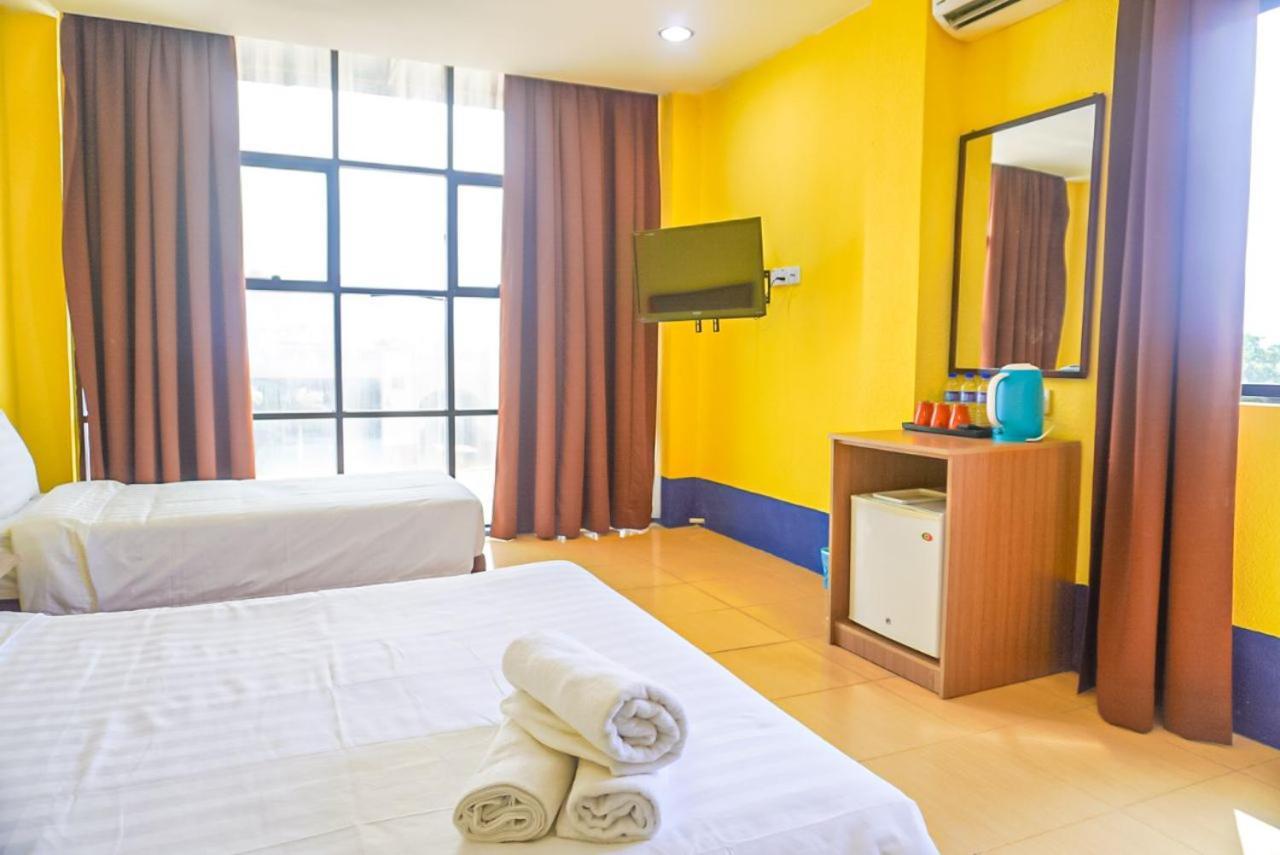 Hotel Zamburger Airport Kota Bharu Bagian luar foto
