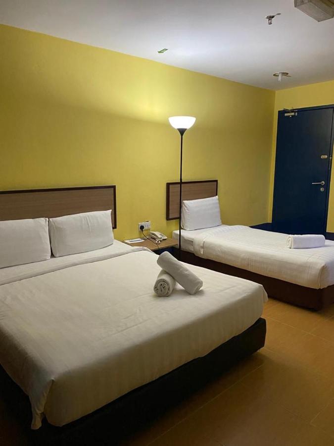 Hotel Zamburger Airport Kota Bharu Bagian luar foto