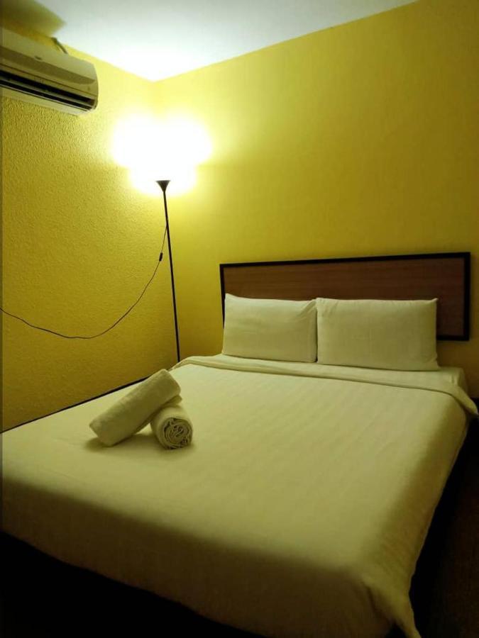 Hotel Zamburger Airport Kota Bharu Bagian luar foto