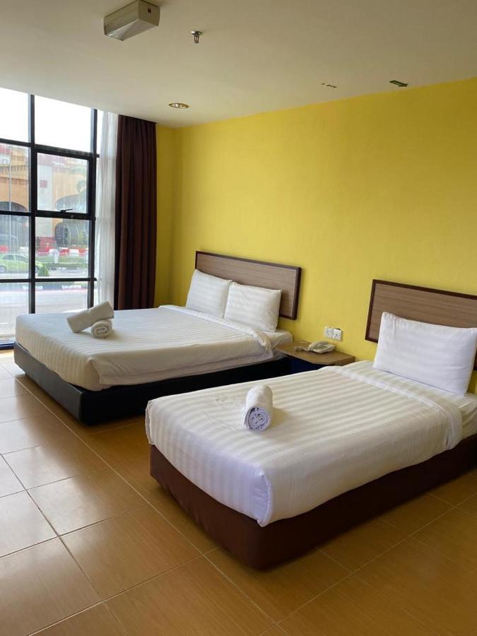 Hotel Zamburger Airport Kota Bharu Bagian luar foto