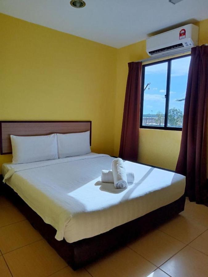Hotel Zamburger Airport Kota Bharu Bagian luar foto